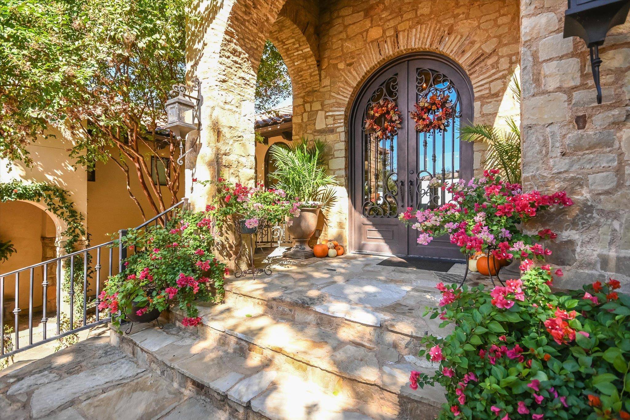 120 Applehead Island DR, Horseshoe Bay, TX 78657