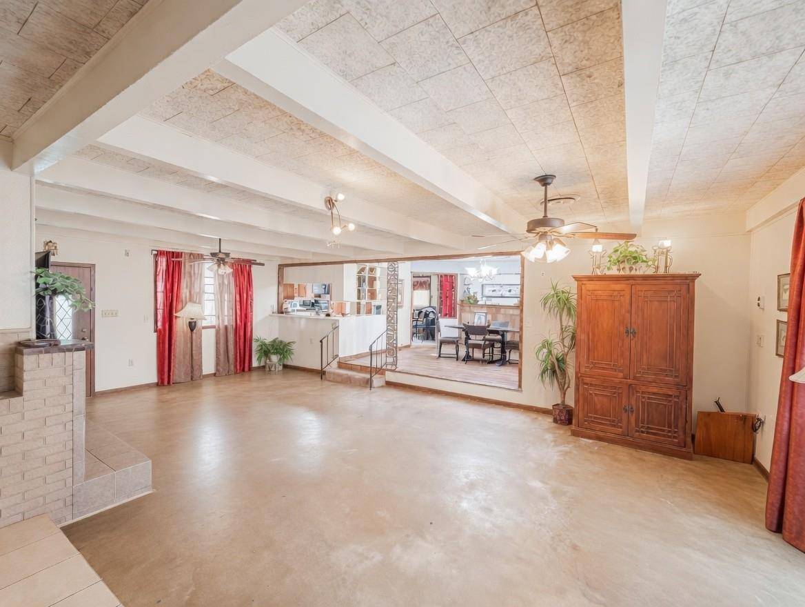 9262 N Highway 77, Lexington, TX 78947