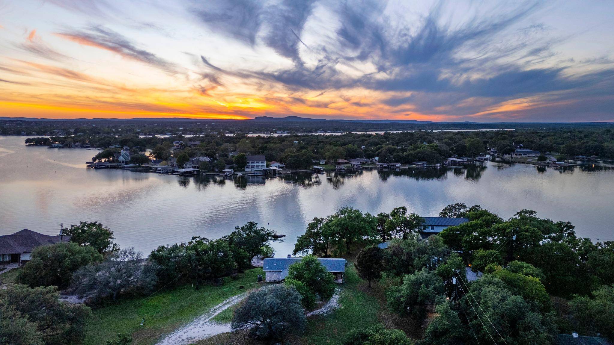 310 Castlehigh DR, Granite Shoals, TX 78654