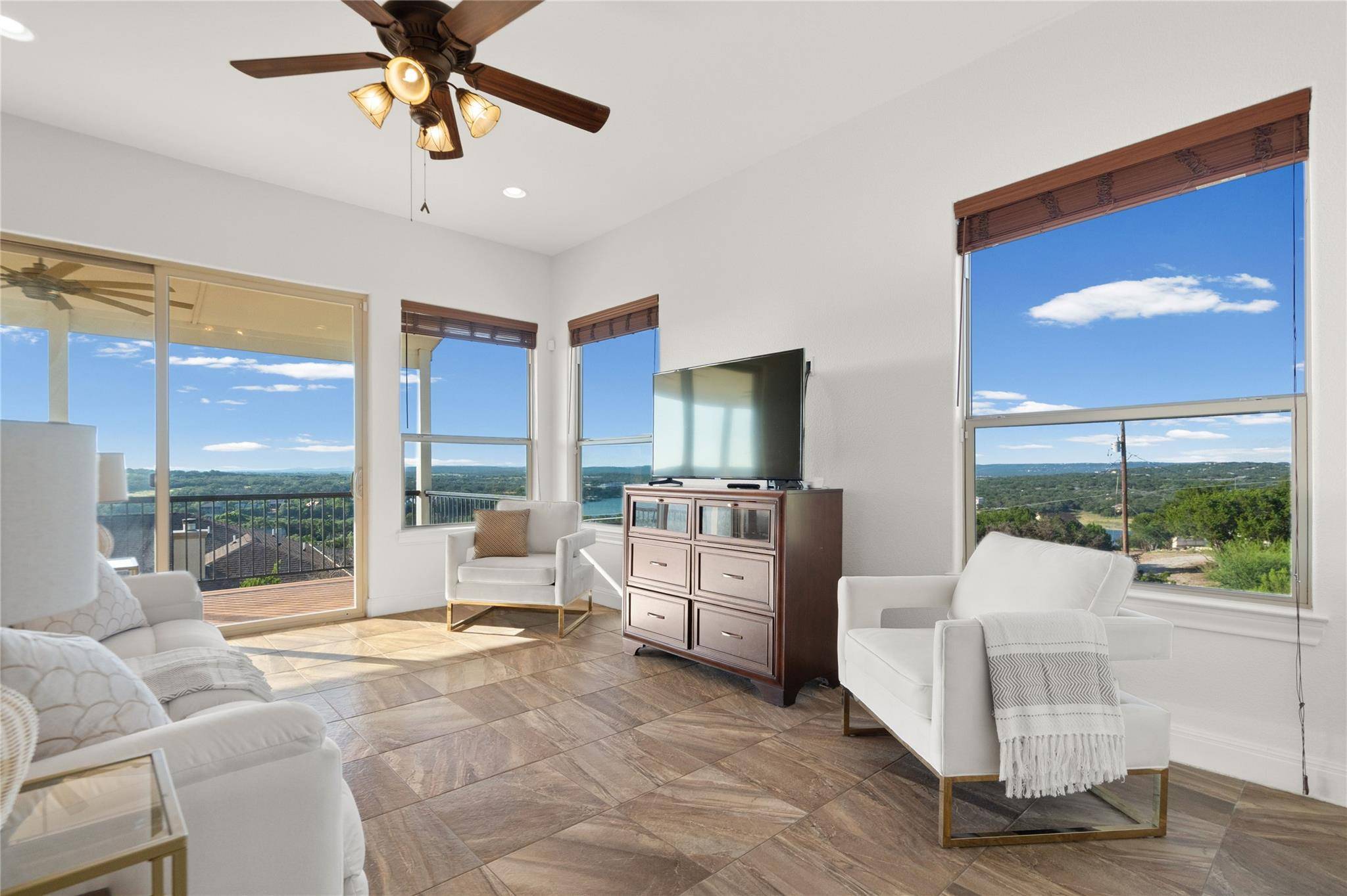 406 Rogart DR, Spicewood, TX 78669