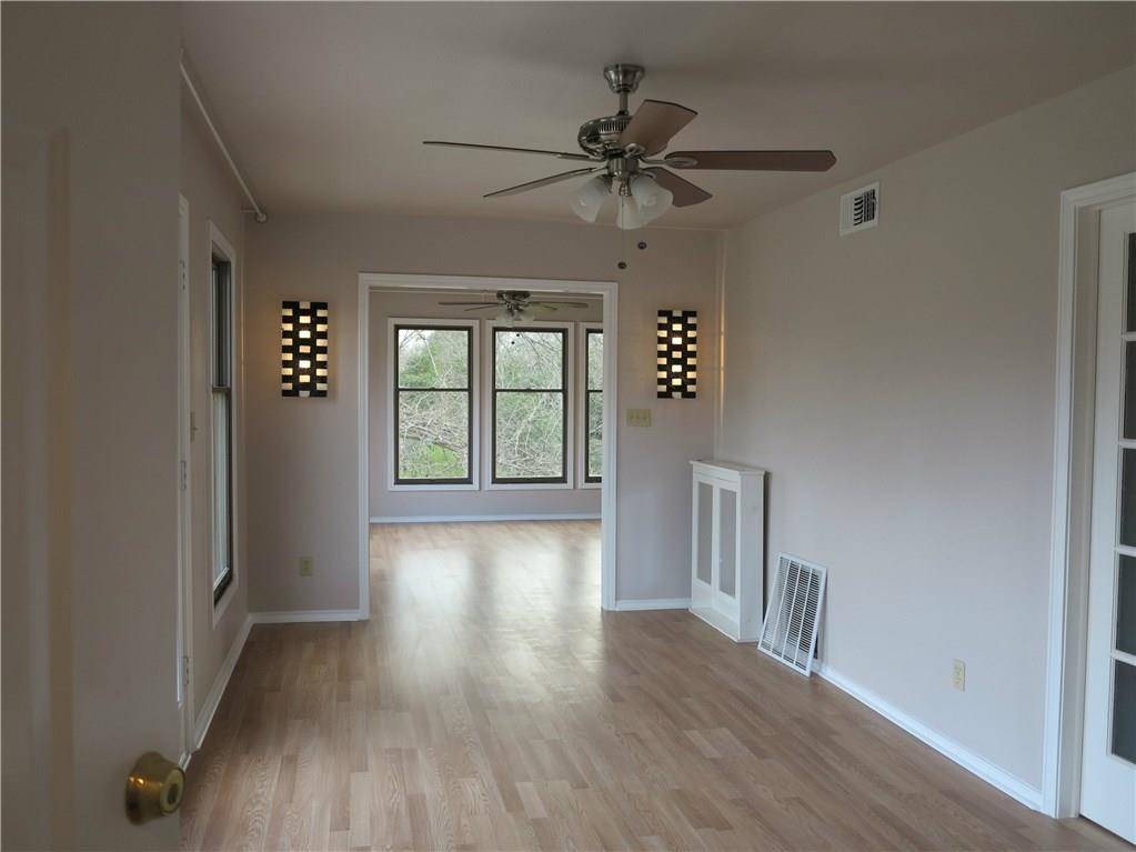 310 W University Ave #B, Georgetown, TX 78626