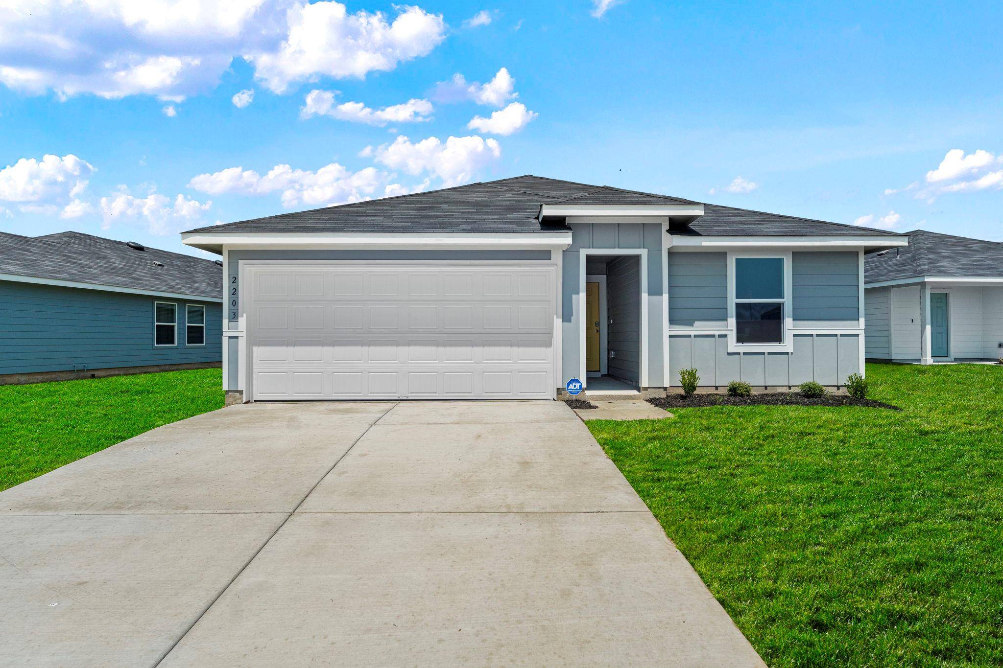 2203 Loganberry LN, Luling, TX 78648