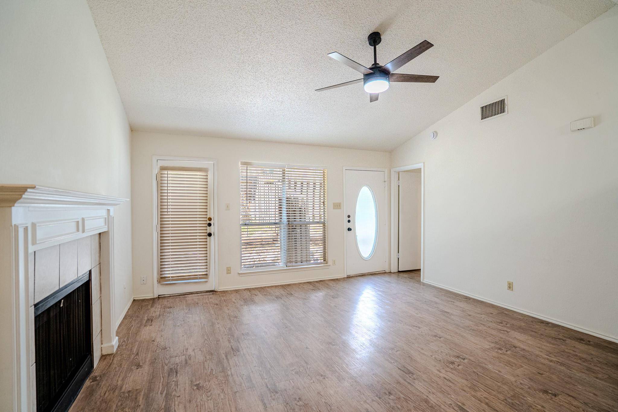 517 Cutty TRL #B, Lakeway, TX 78734