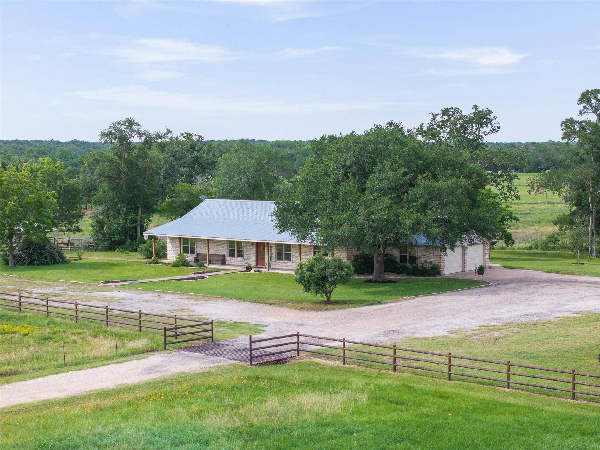 1140 Private Road 8022, Lincoln, TX 78948