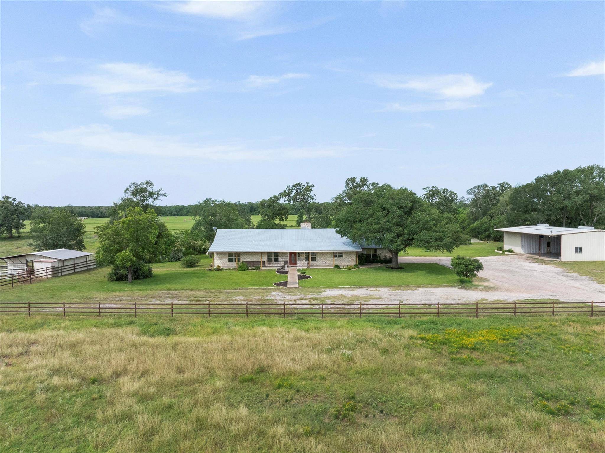1140 Private Road 8022, Lincoln, TX 78948