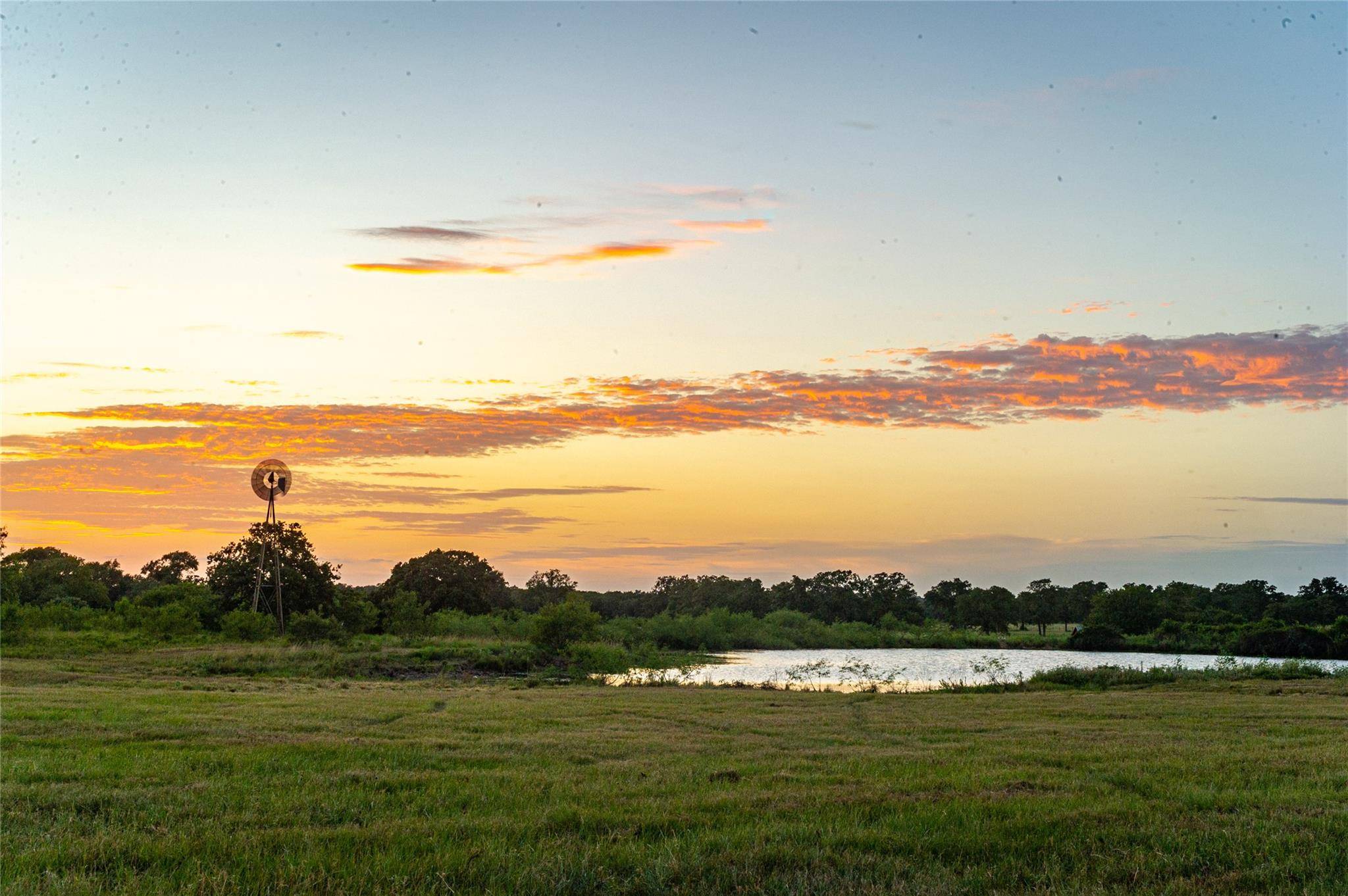 2625 Burke RD, Flatonia, TX 78941