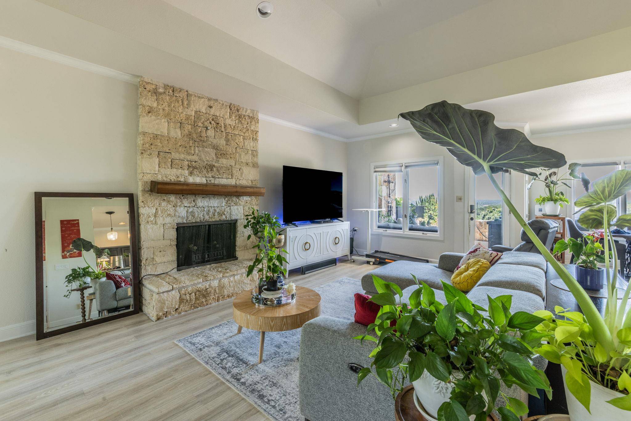 1703 Clubhouse Hill DR, Spicewood, TX 78669