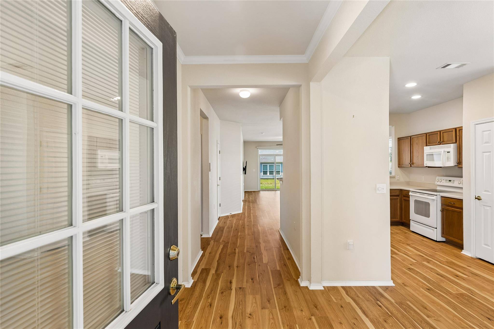 120 Bowie CIR, Georgetown, TX 78633