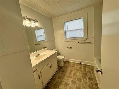 415 N Doak ST, Taylor, TX 76574