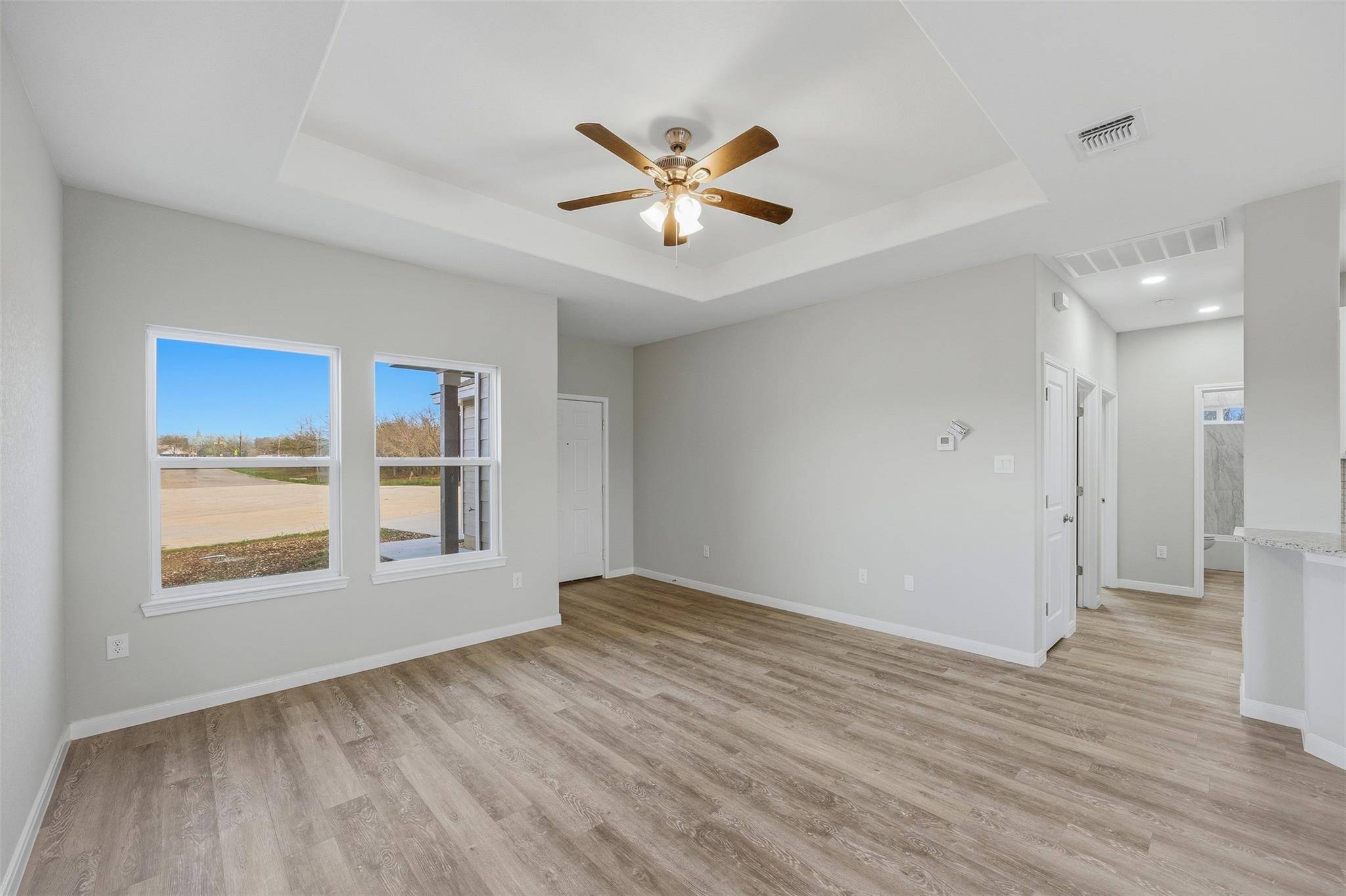608 Mustang CIR, Nixon, TX 78140
