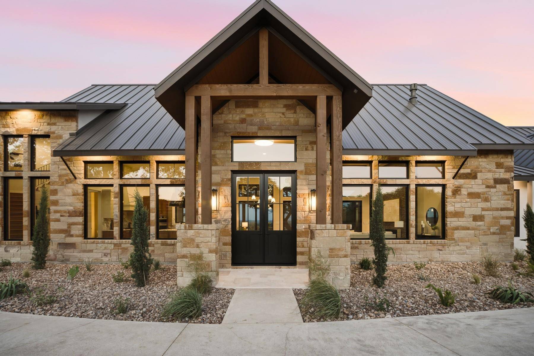 1300 Saddlebrook Canyon CT, Spicewood, TX 78669