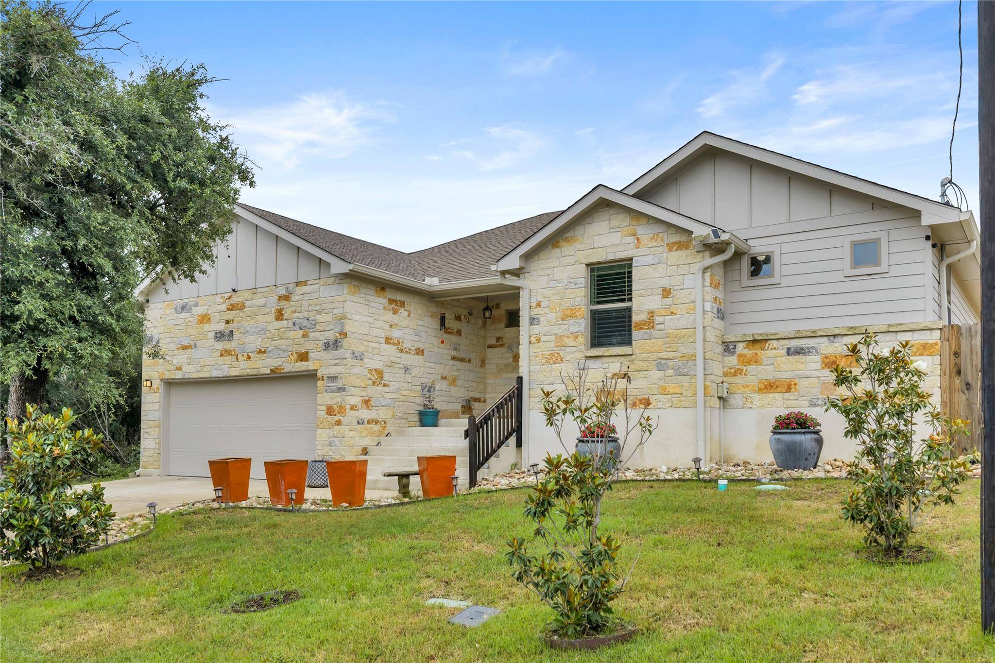 511 Taylor DR, Horseshoe Bay, TX 78657