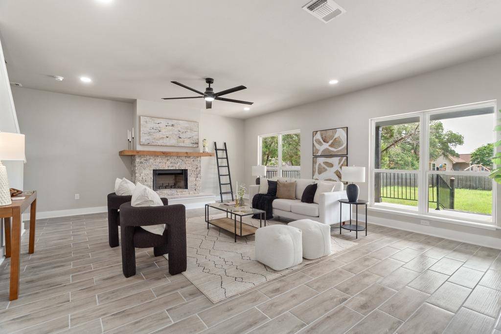 10 Honeysuckle LN, Wimberley, TX 78676