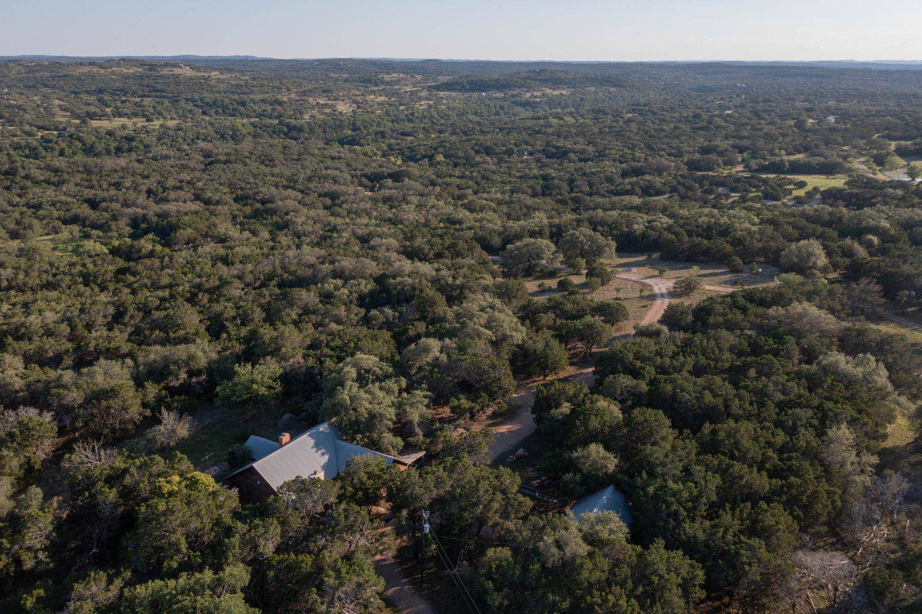 3303 Fearless Treadway, Round Mountain, TX 78663