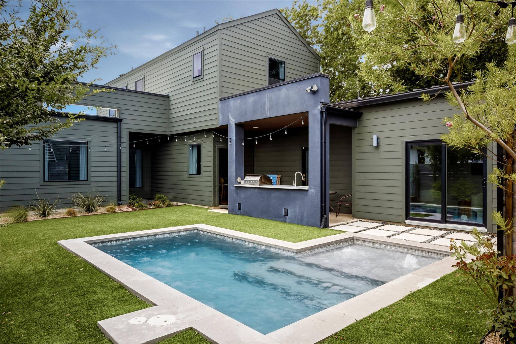 1001 Scenic DR, Georgetown, TX 78626