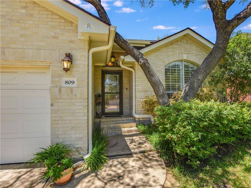 809 Hilltop DR, Leander, TX 78641
