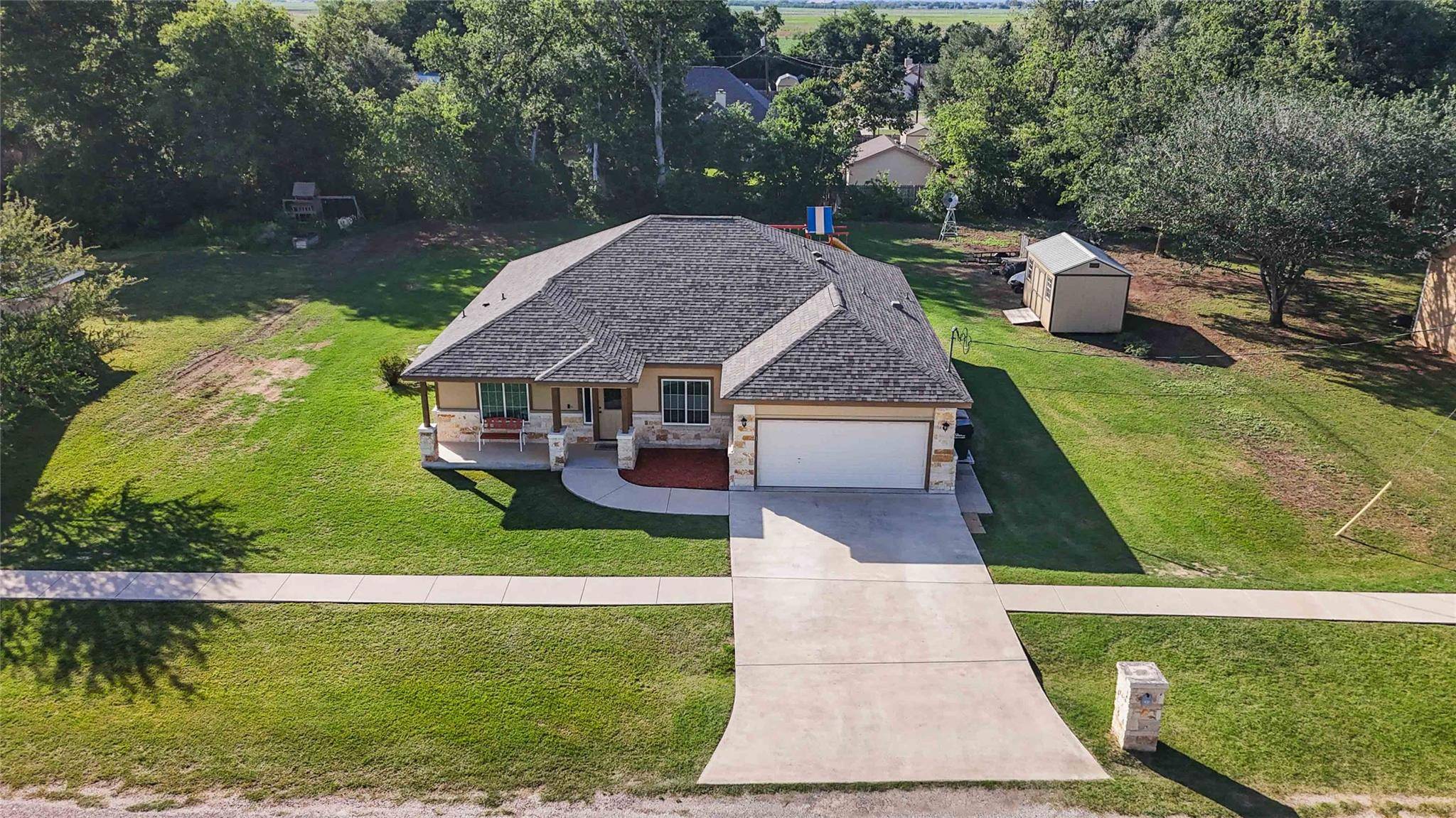 285 Hummingbird WAY, Martindale, TX 78655