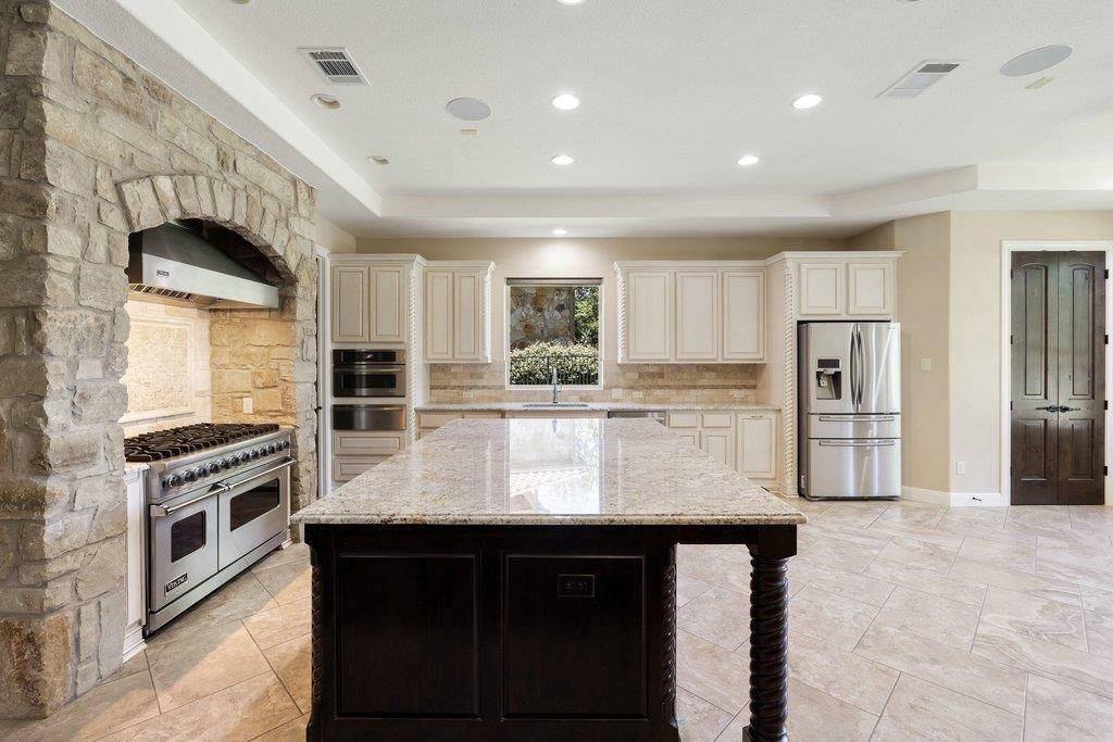 105 Aruba CT, Lakeway, TX 78734