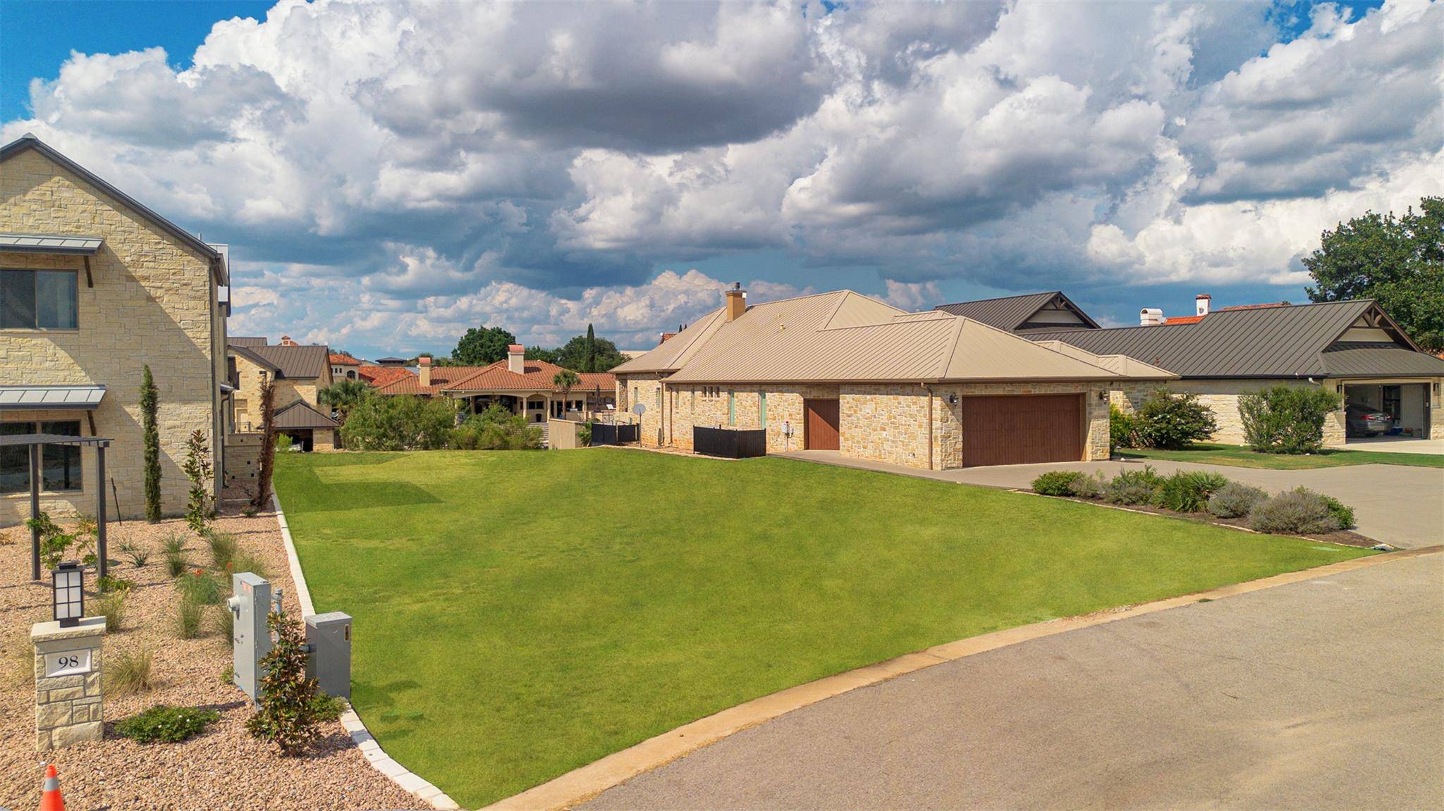 100 Wennmohs PL, Horseshoe Bay, TX 78657