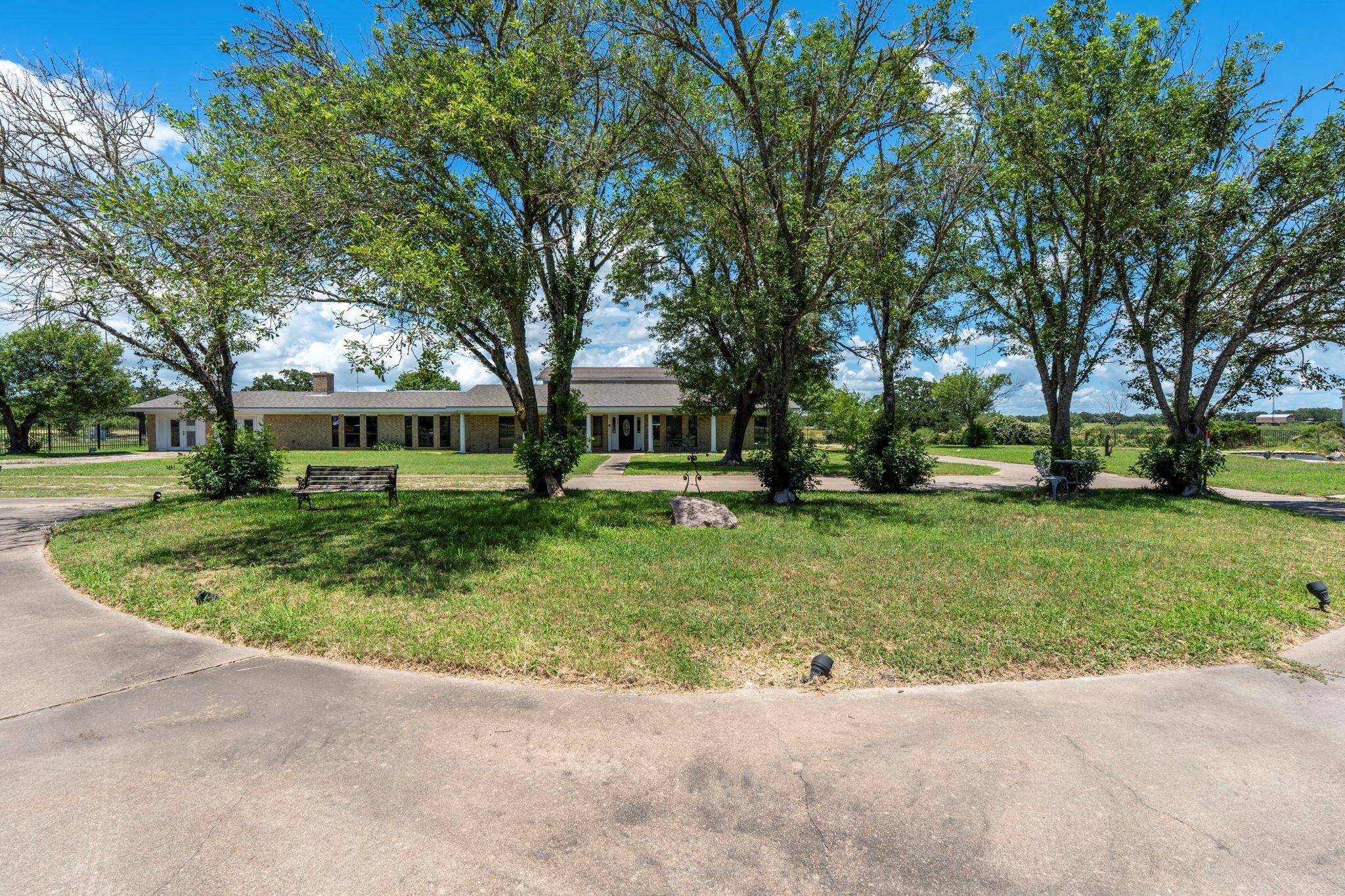 3345 E Austin ST, Giddings, TX 78942