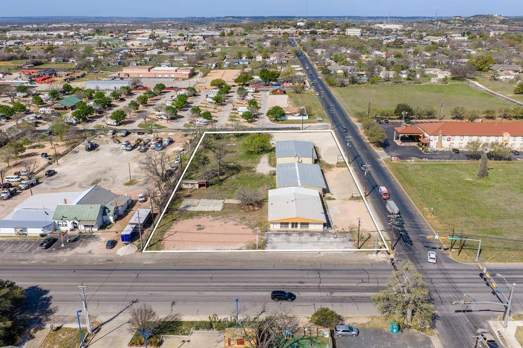 702 S Washington HWY, Fredericksburg, TX 78624