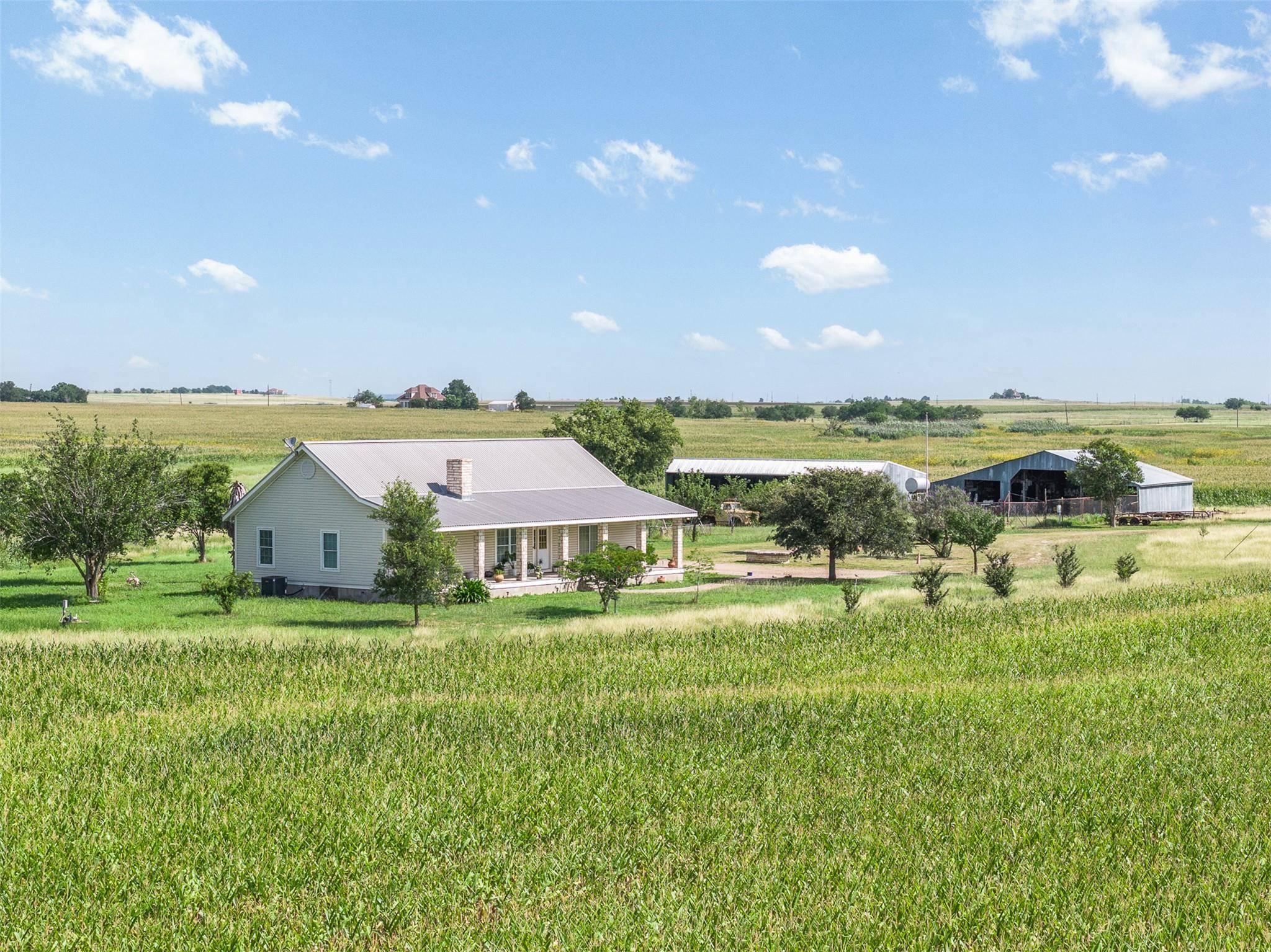 18108 Werchan LN, Coupland, TX 78615