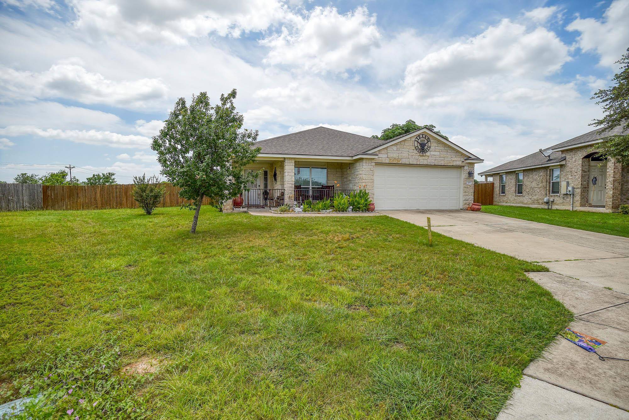 409 S. Hunting Lodge LN, Bastrop, TX 78602