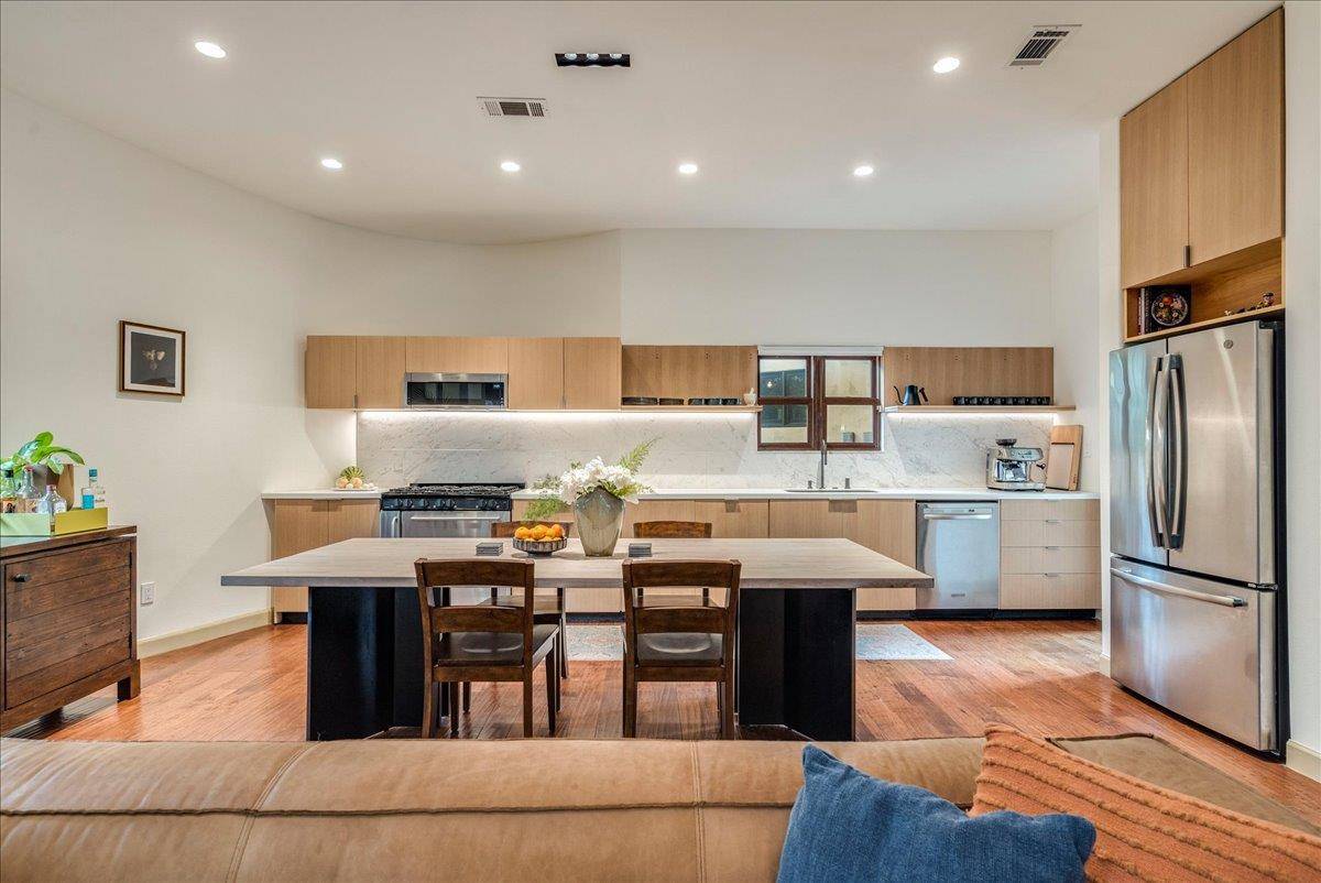 3012 S 4th ST #B, Austin, TX 78704