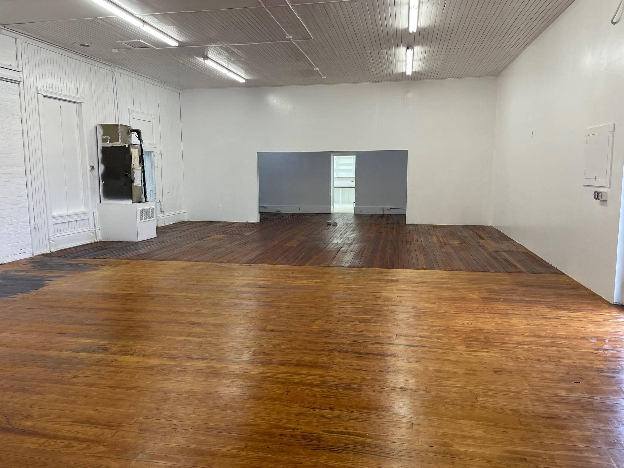 200 W New Braunfels ST, Seguin, TX 78155