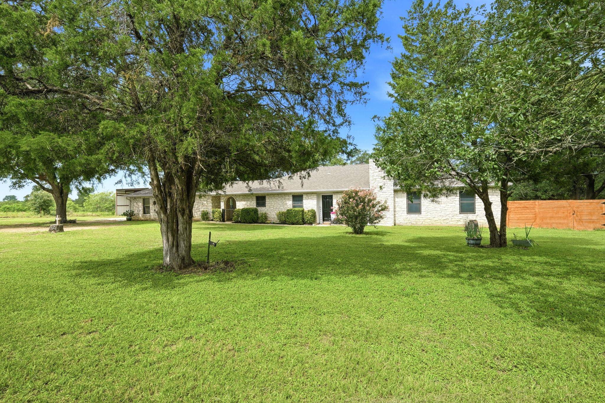 900 County Road 474, Elgin, TX 78621