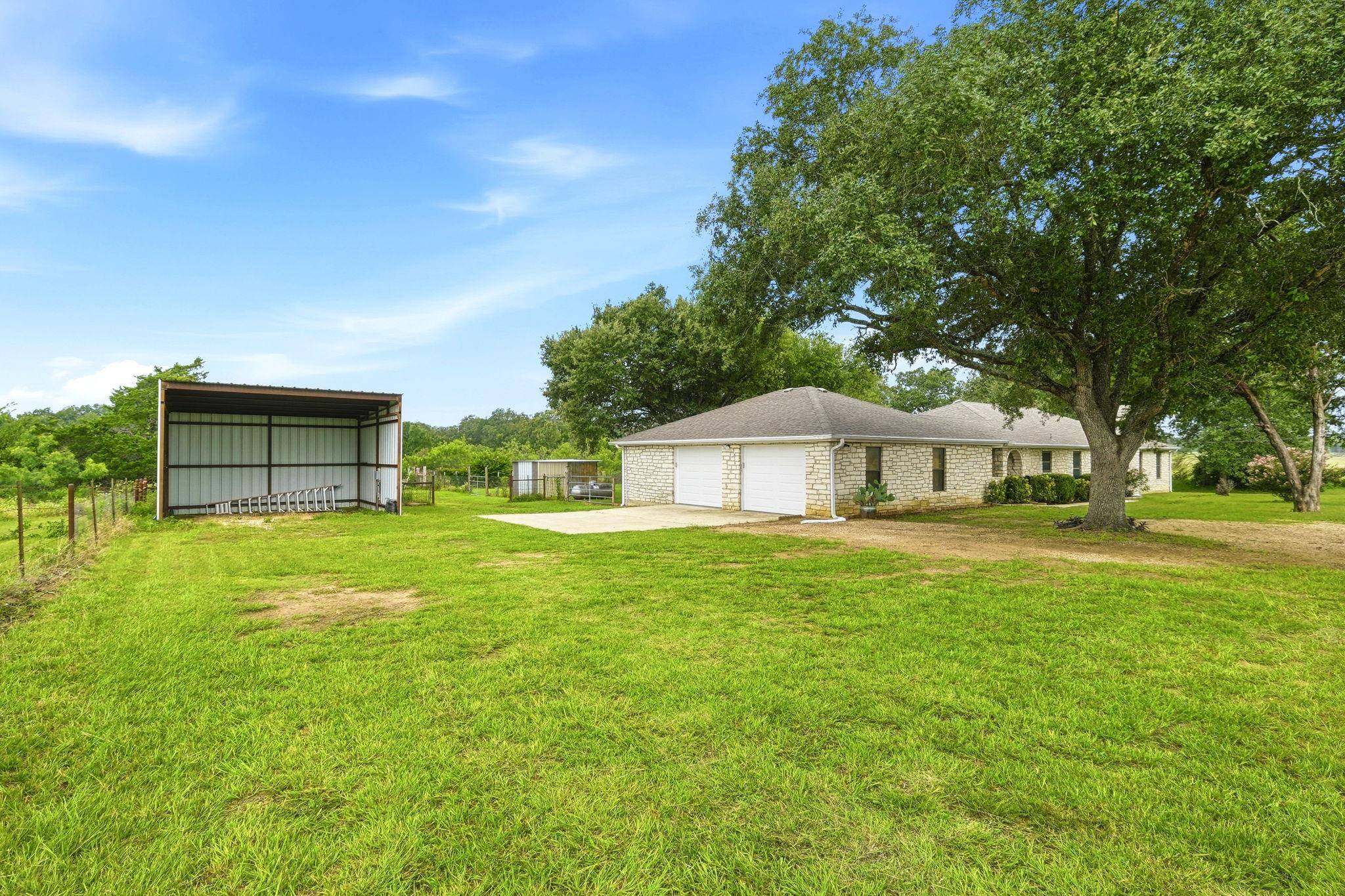 900 County Road 474, Elgin, TX 78621