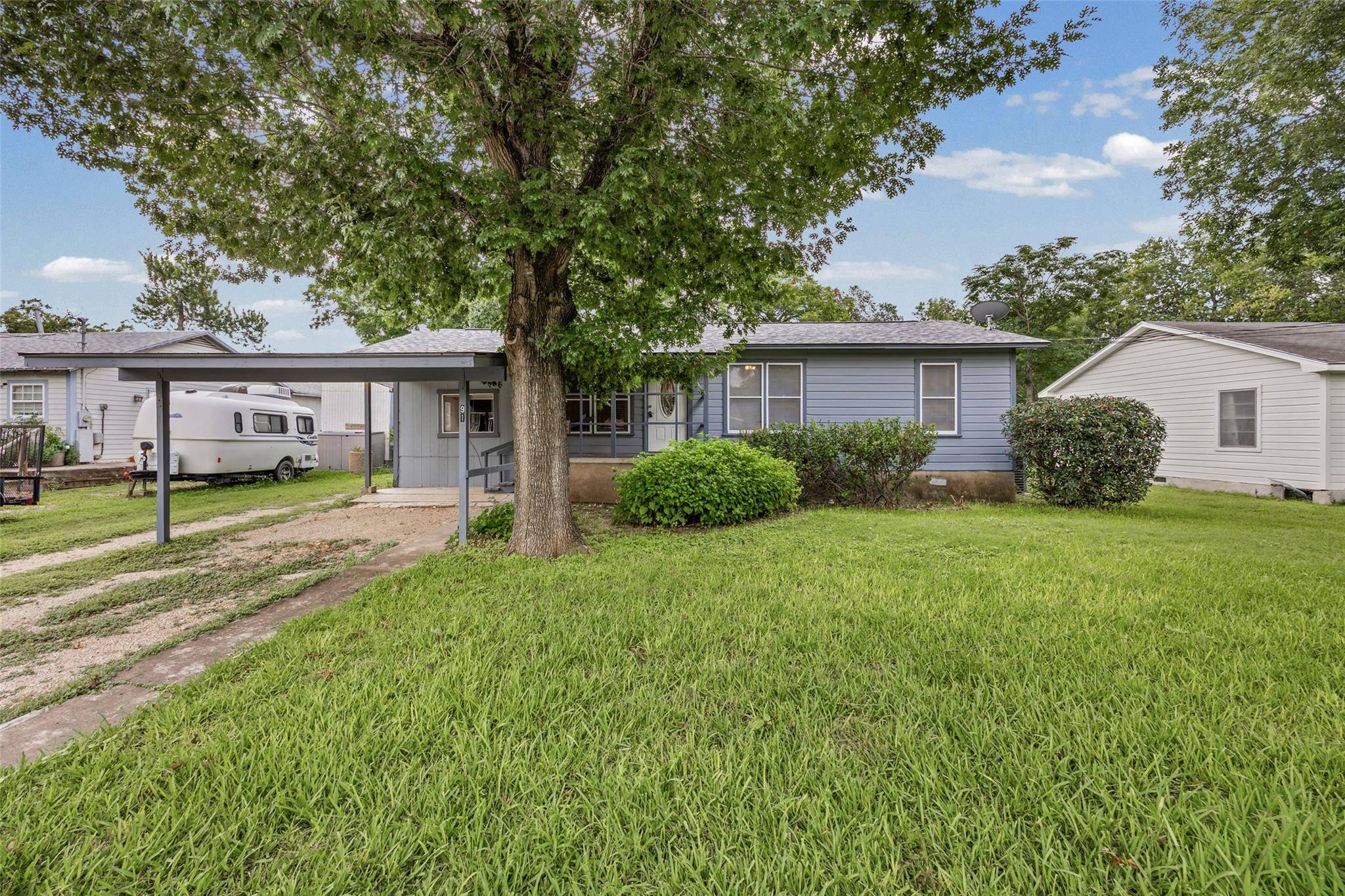914 Plum ST, Lockhart, TX 78644