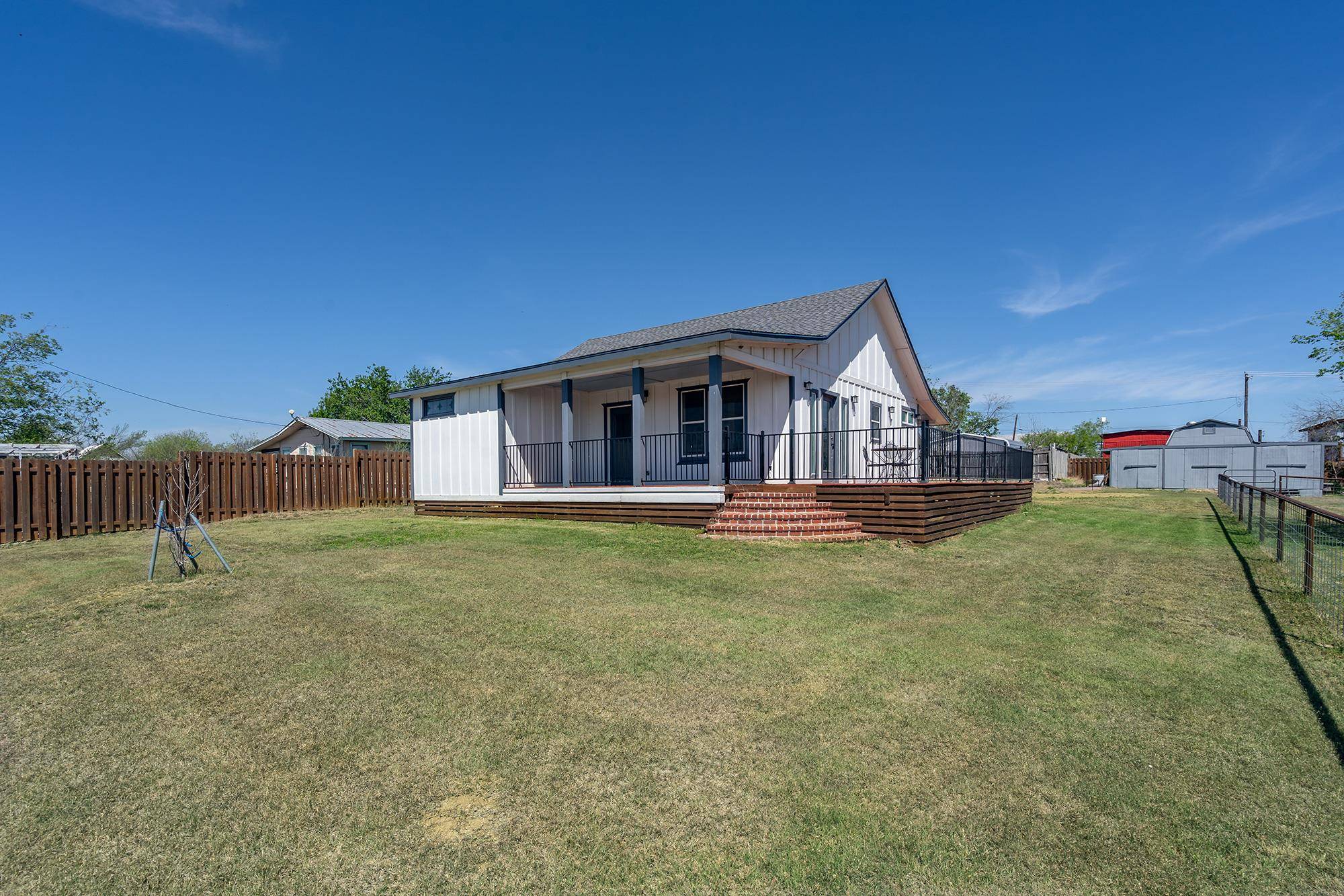 302 N Austin ST, Coupland, TX 78615