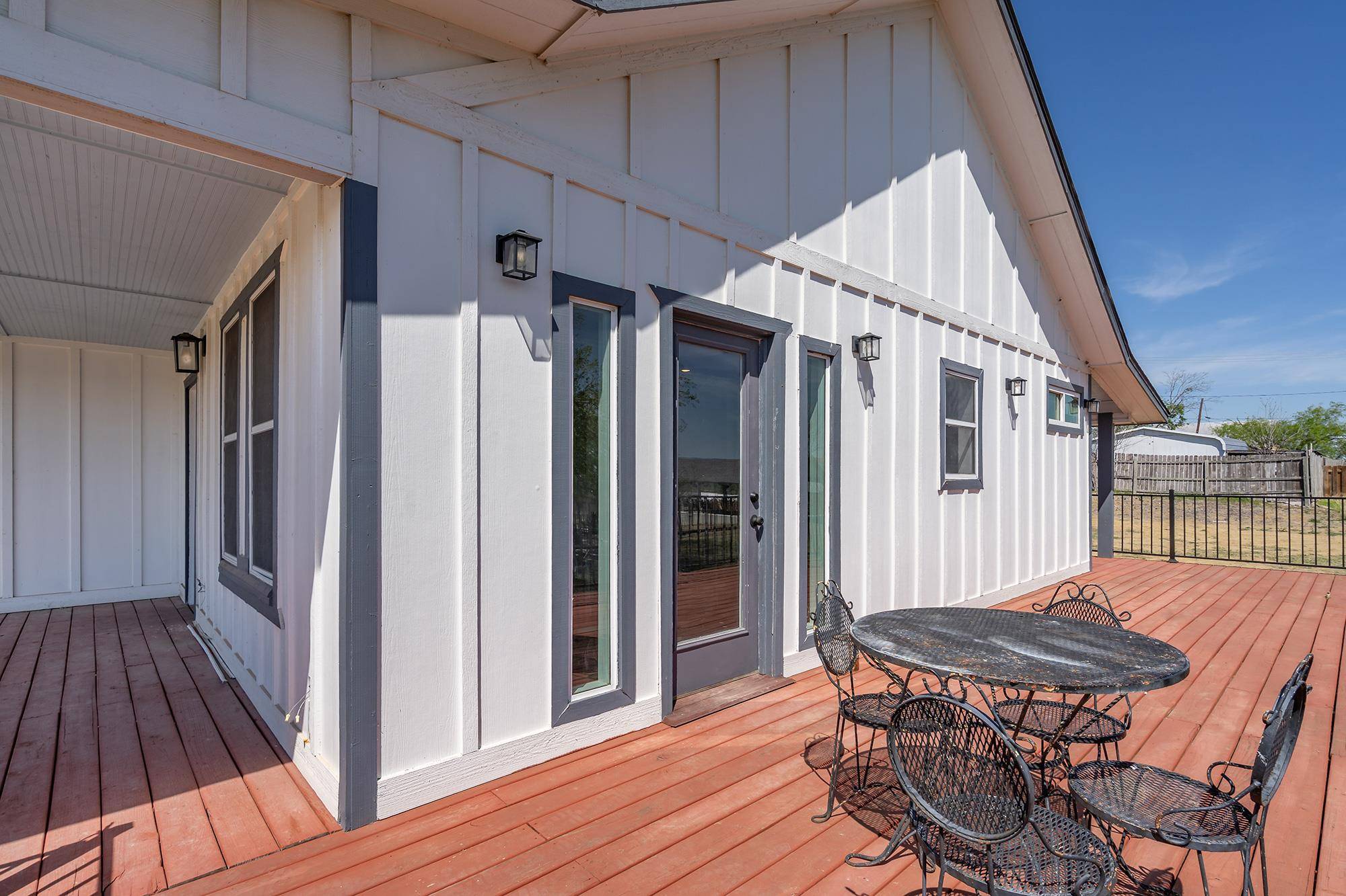302 N Austin ST, Coupland, TX 78615
