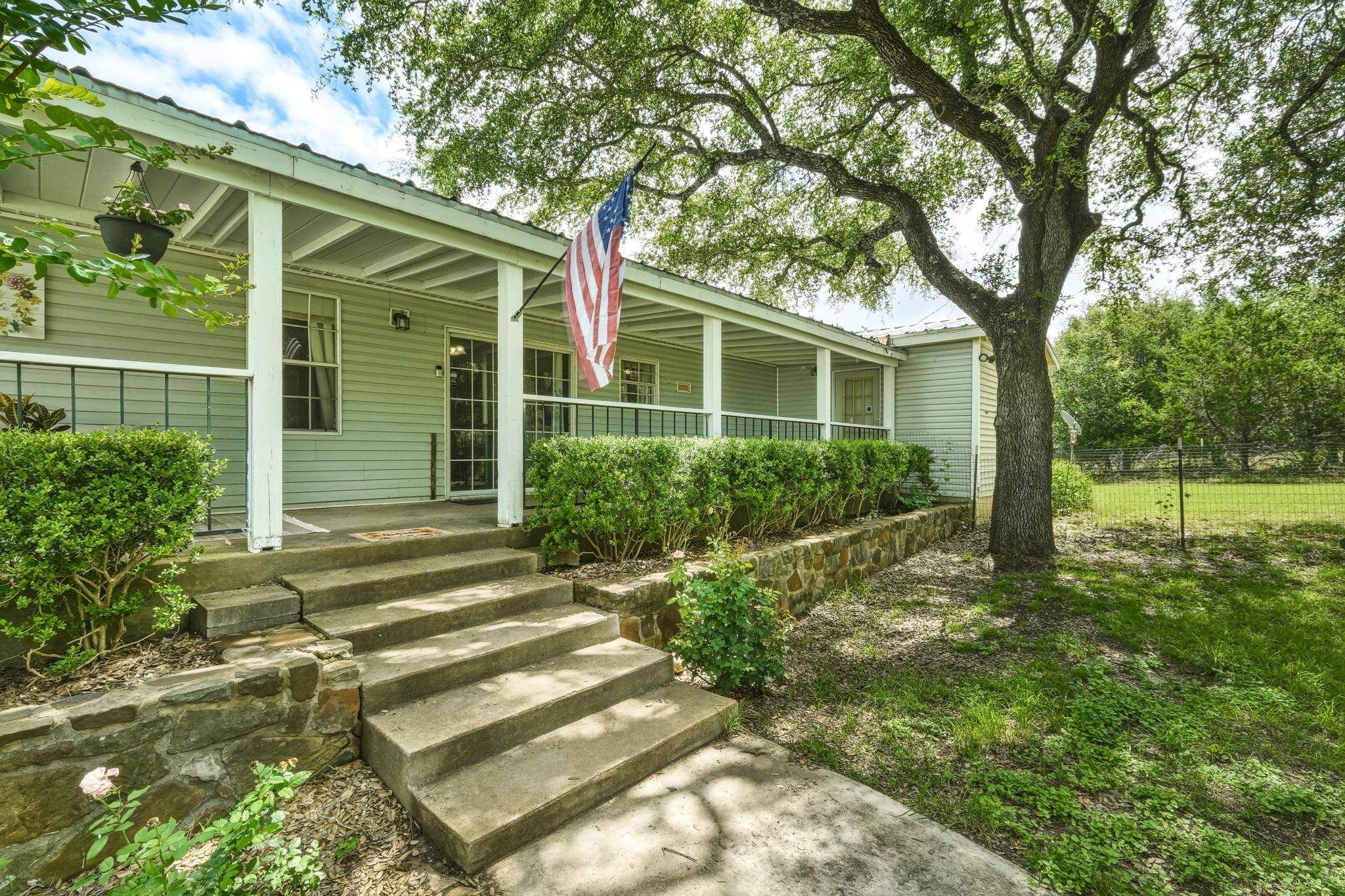 200 Autumn Ridge DR, Liberty Hill, TX 78642
