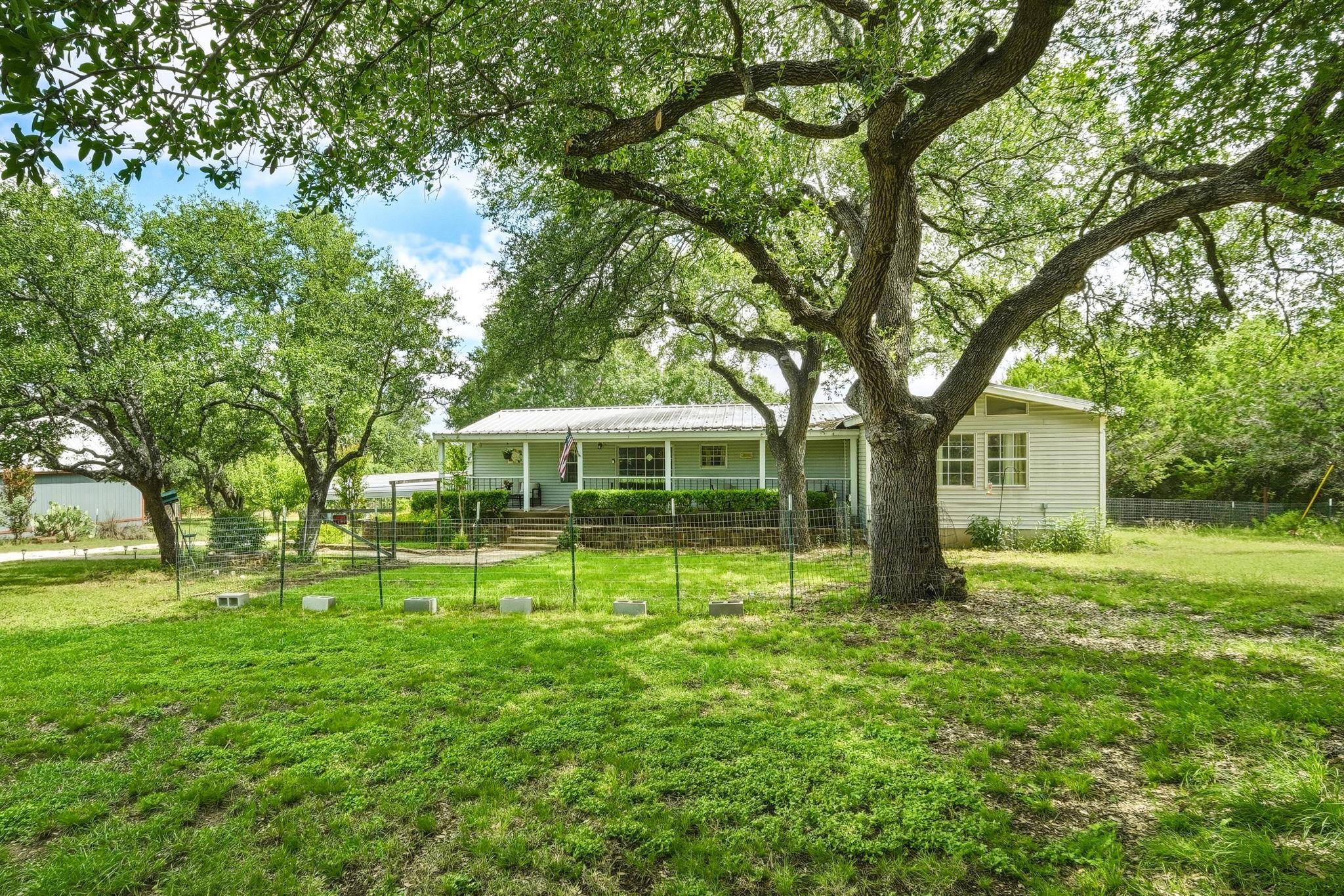 200 Autumn Ridge DR, Liberty Hill, TX 78642