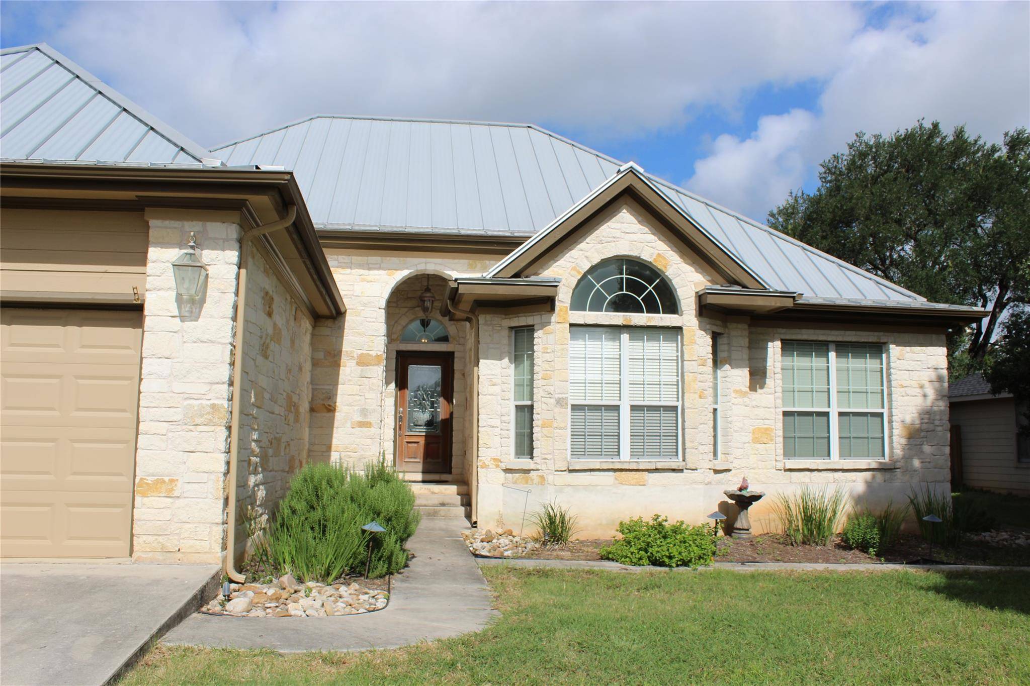 3 Honeysuckle LN, Wimberley, TX 78676