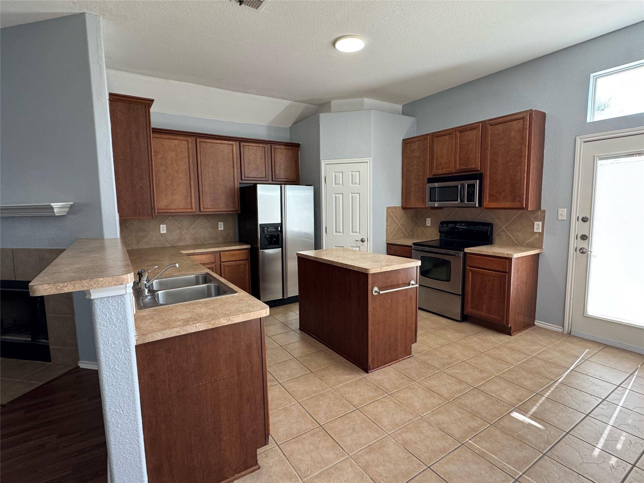 3730 Columbia DR, Cibolo, TX 78108
