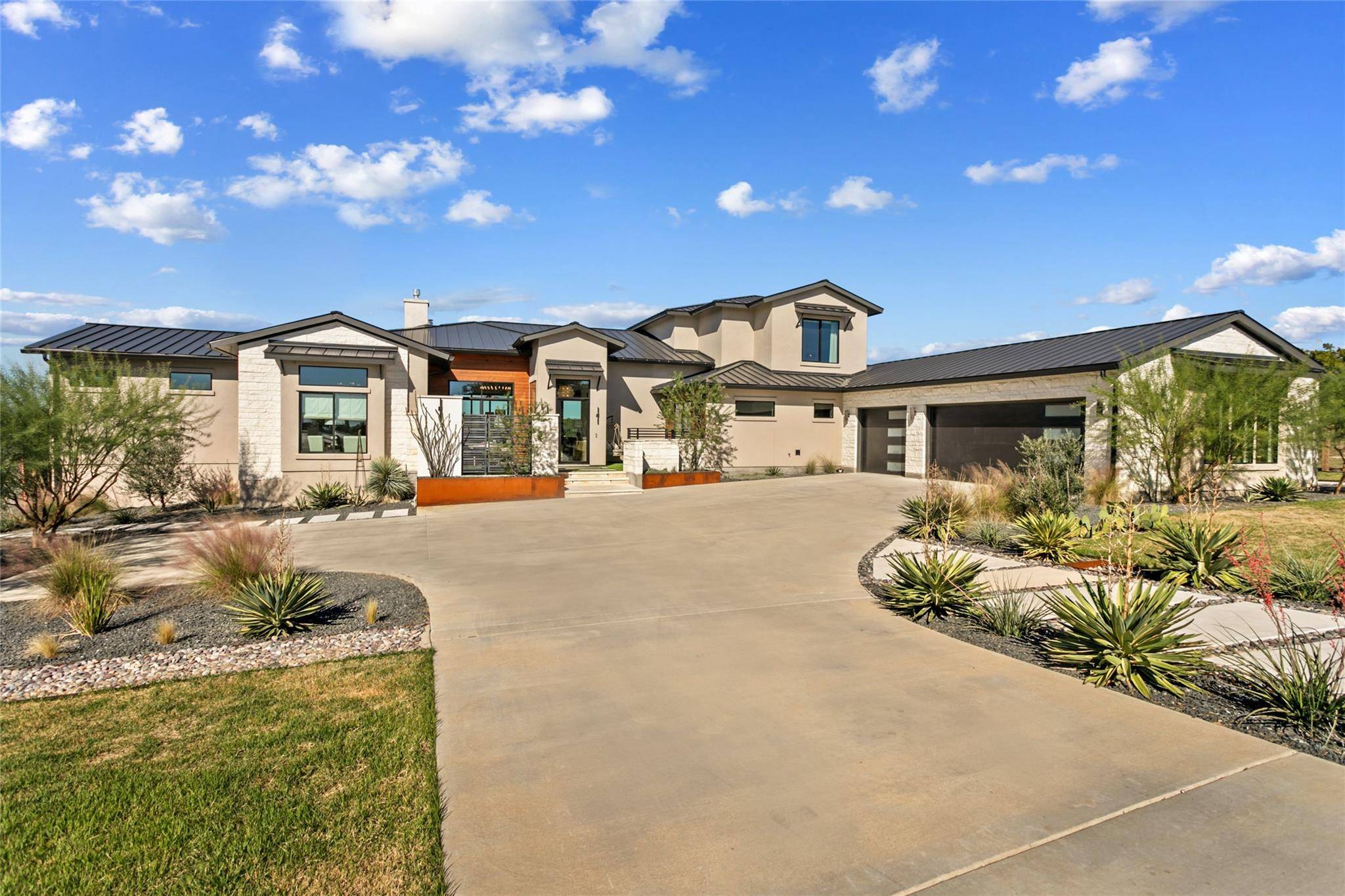 400 Medlin Creek LOOP, Dripping Springs, TX 78620