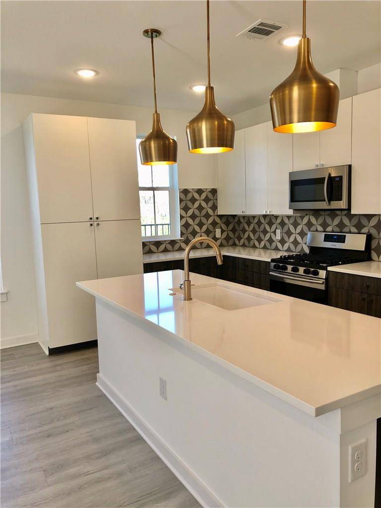 2624 Metcalfe RD #6, Austin, TX 78741