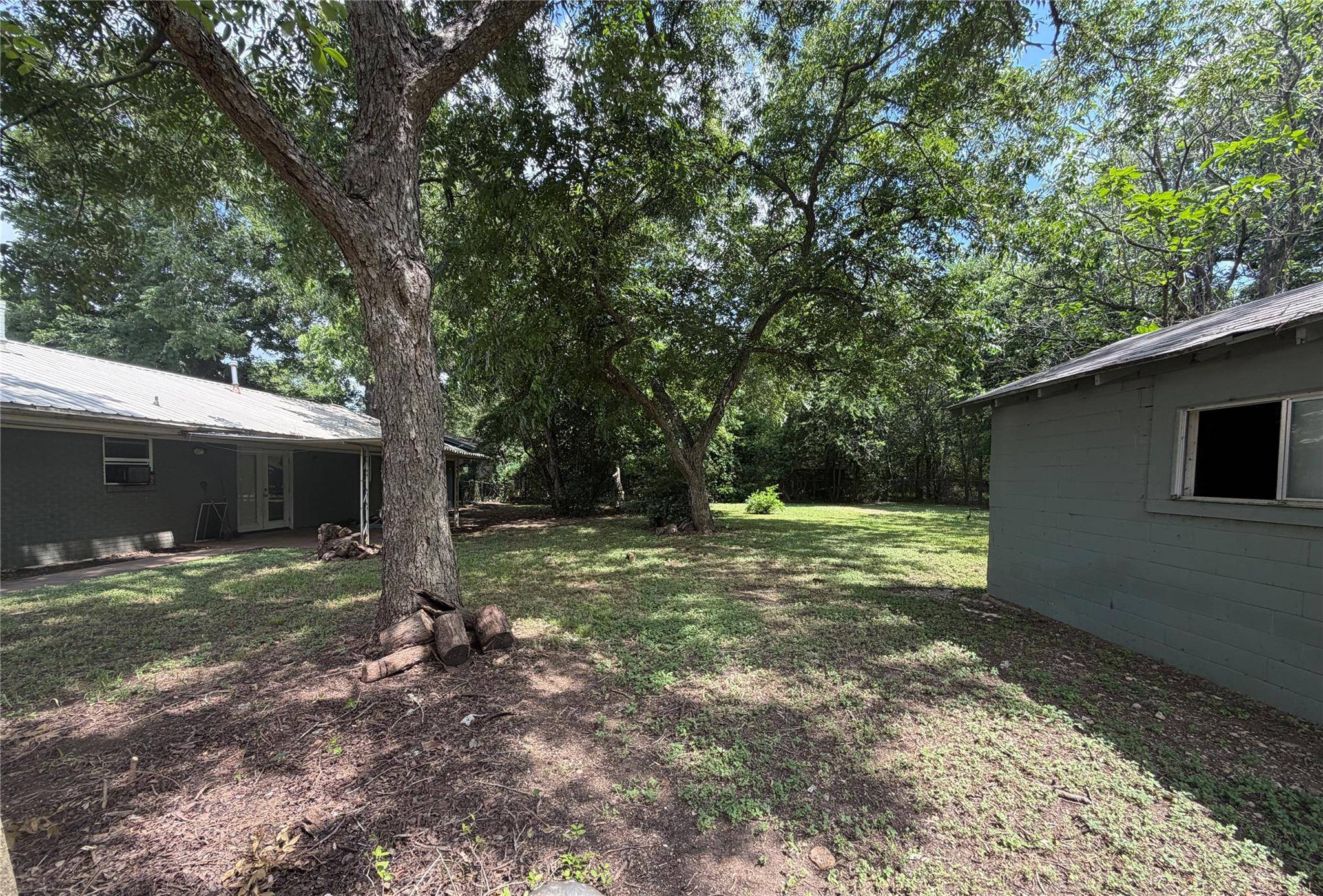 204 N Rockdale ST, Lexington, TX 78947