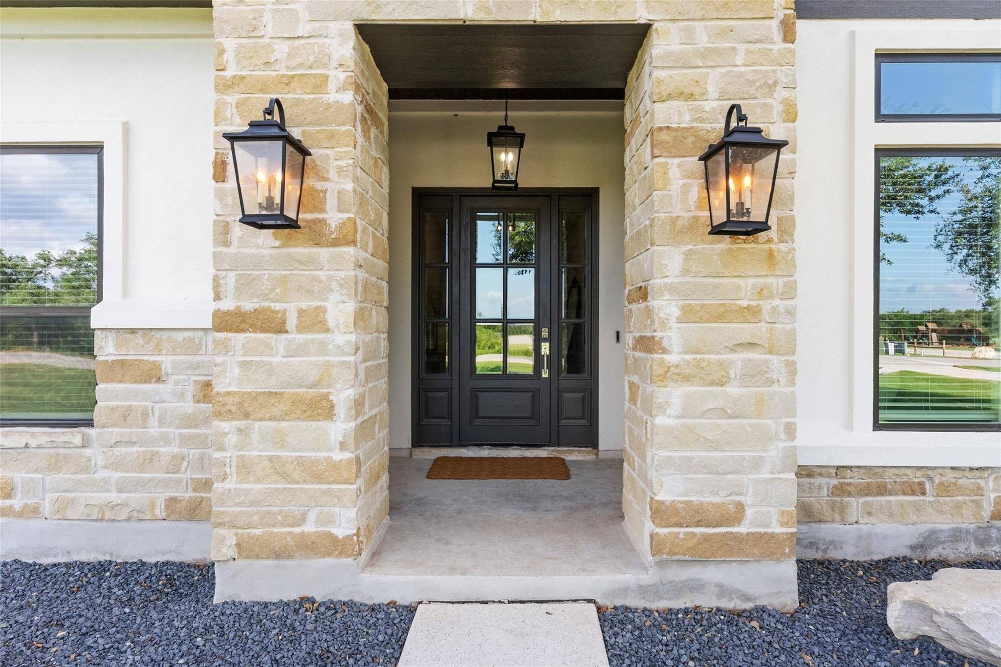 412 Oakpark DR, Spicewood, TX 78669