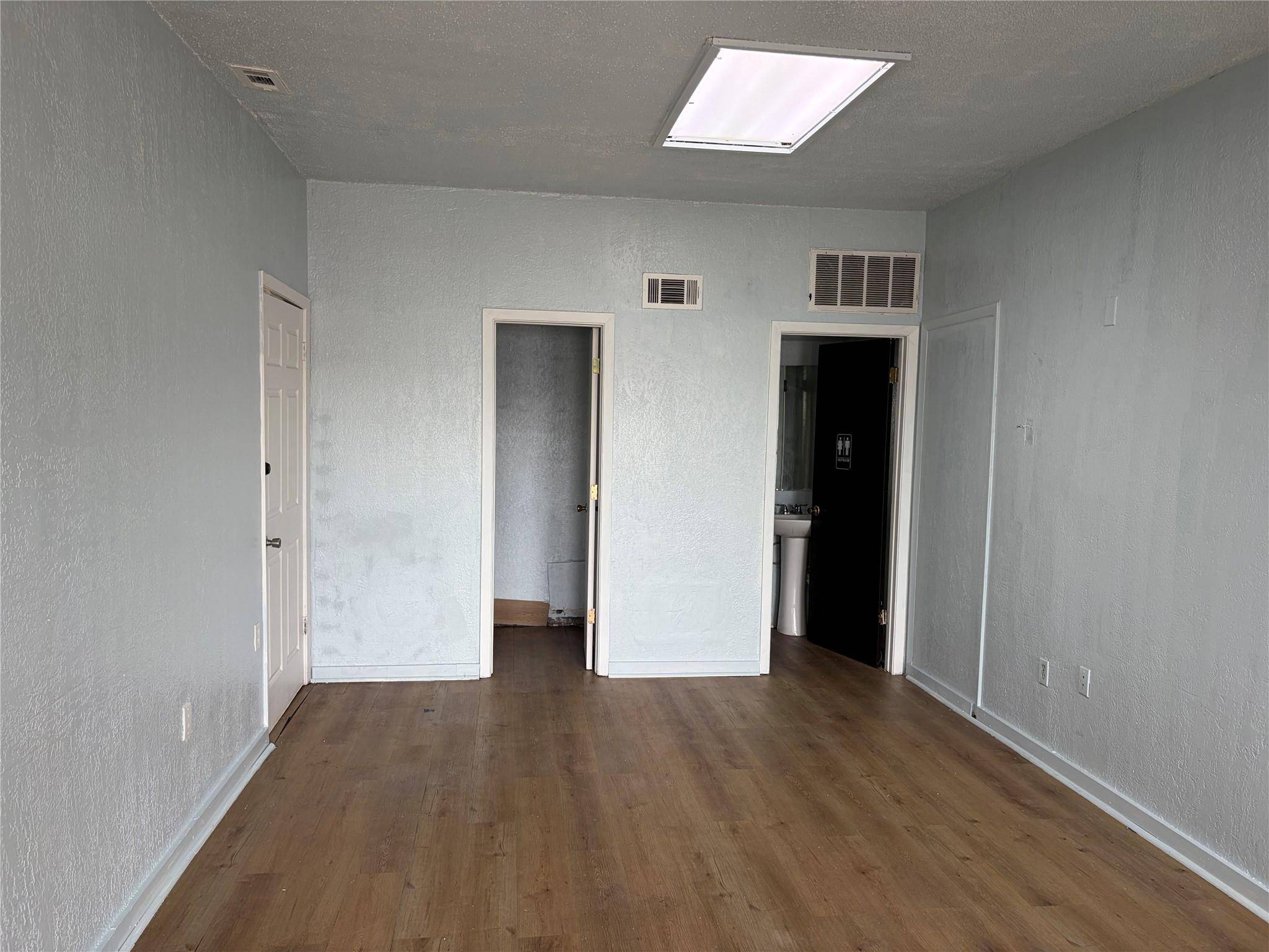 905 N IH 35 HWY #104, Round Rock, TX 78664
