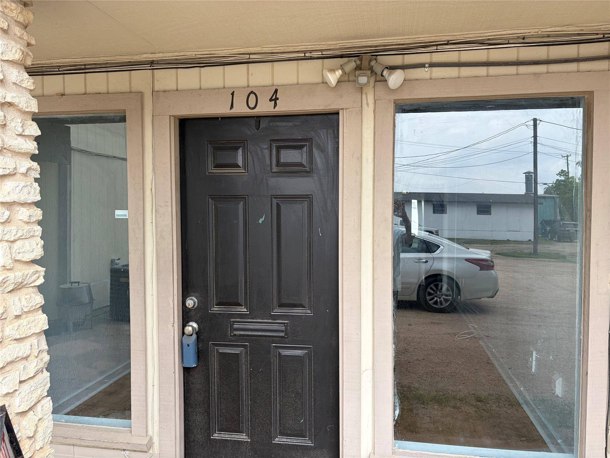 905 N IH 35 HWY #104, Round Rock, TX 78664