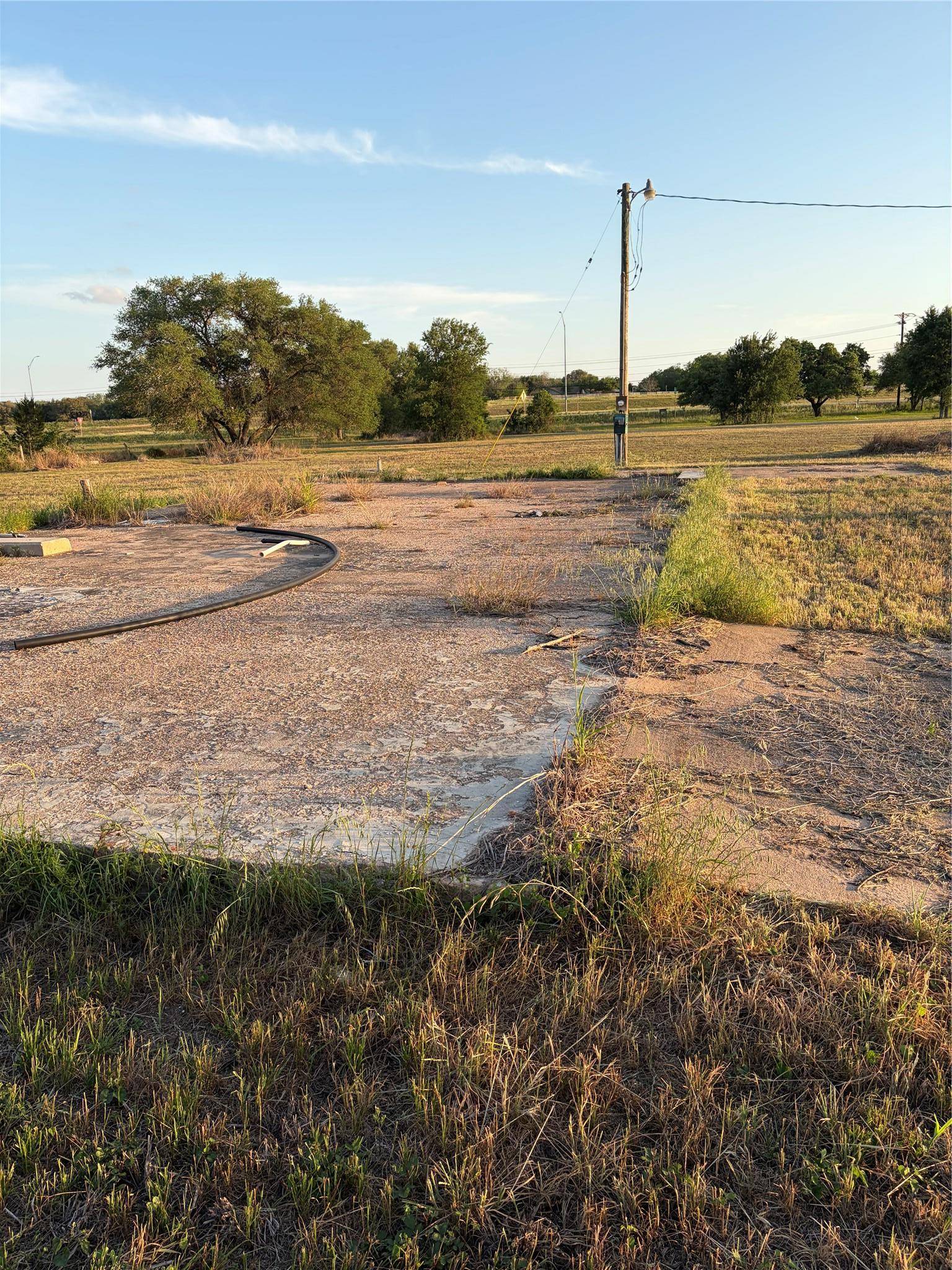 1712 Von Minden RD, La Grange, TX 78945