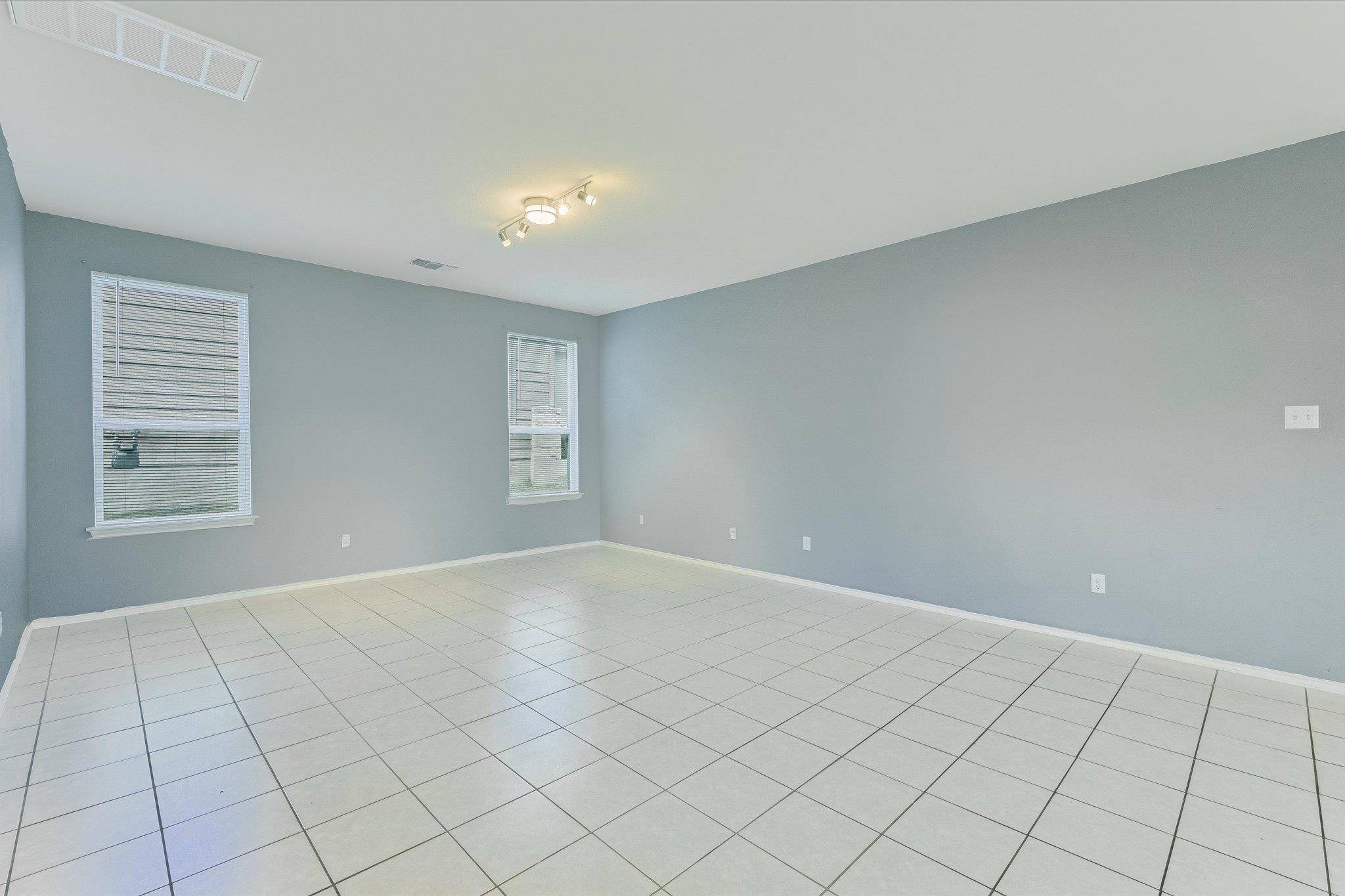 220 Nettletree DR, Buda, TX 78610