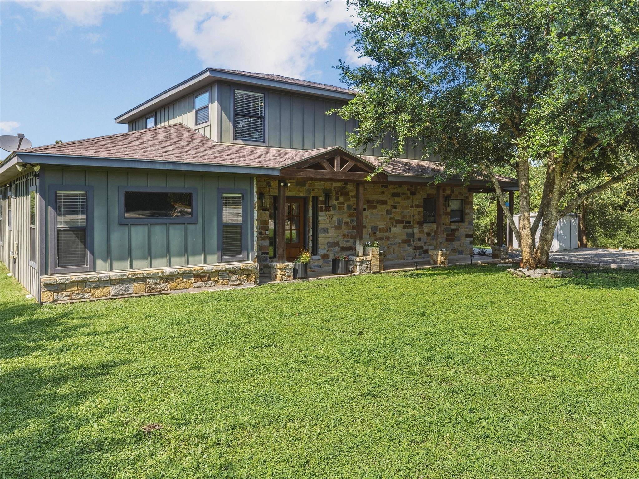 104 Wood Duck LN, Paige, TX 78659