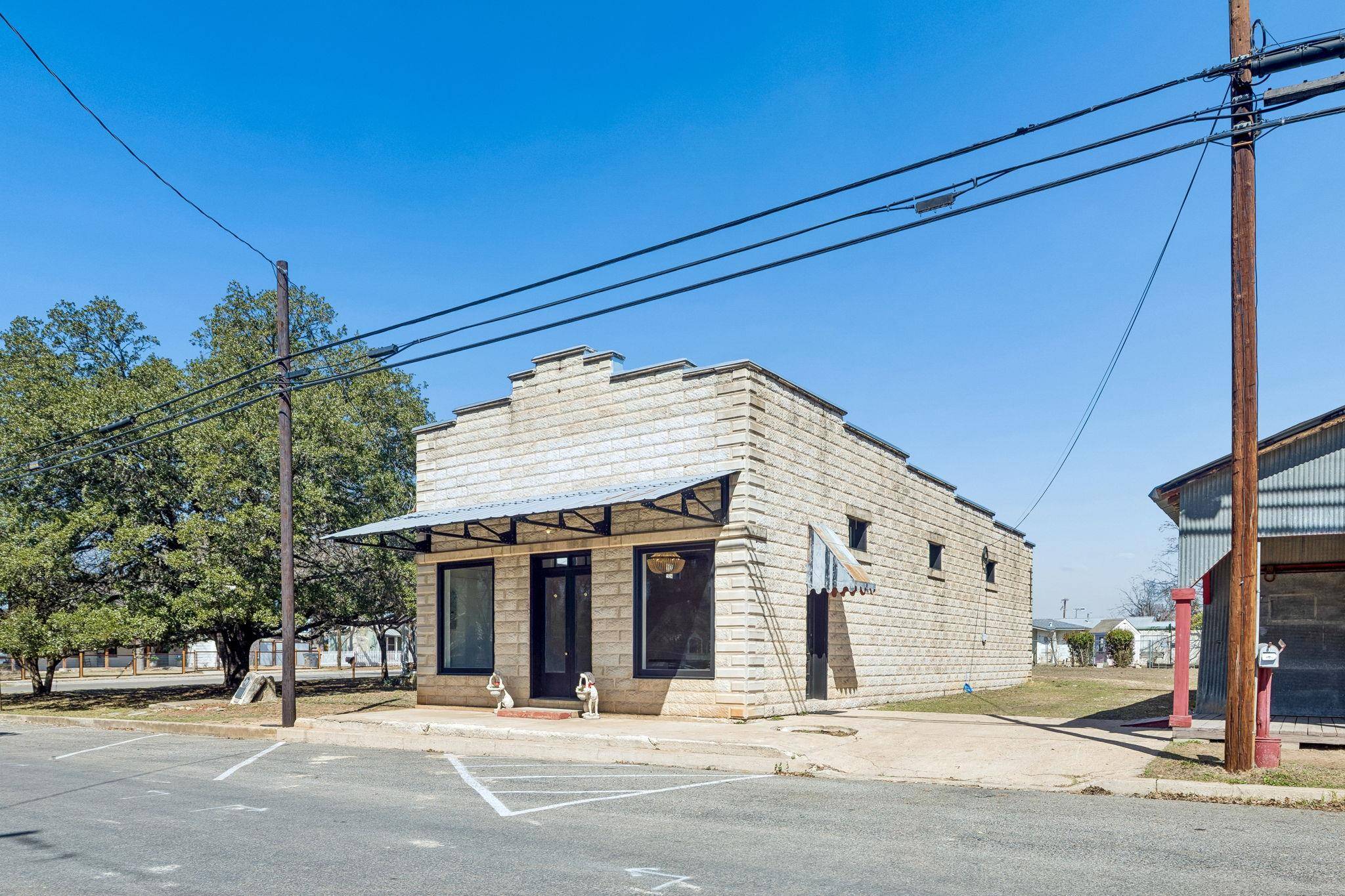 606 High ST, Comfort, TX 77318