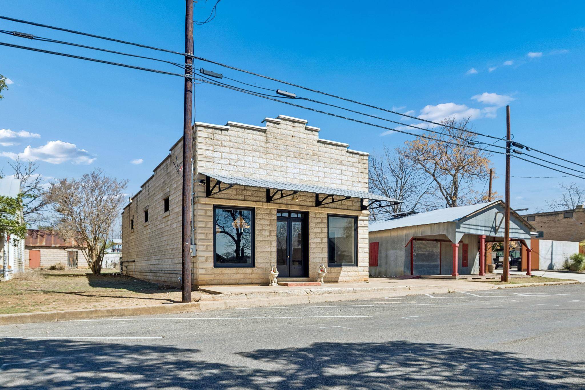 606 High ST, Comfort, TX 77318