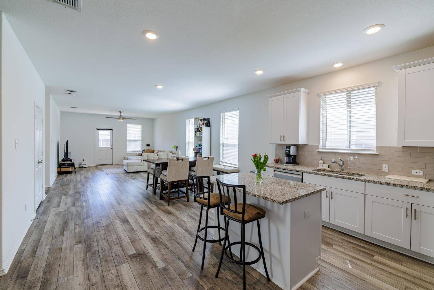 1620 Holly Lake DR, Leander, TX 78641